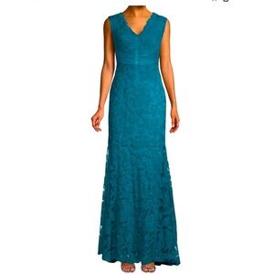 Tadashi Shoji River Corded Embroidery Gown
Color Pine ( Turquoises)
